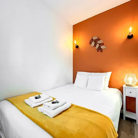 Nets - Voltaire Apartment
