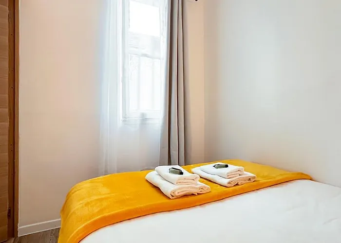 Apartment Nets - Voltaire *